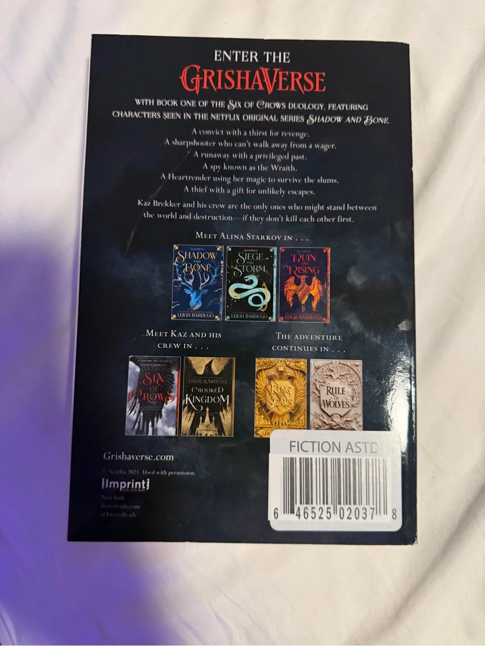 Six of Crows by - Leigh Bardugo brand new paper back